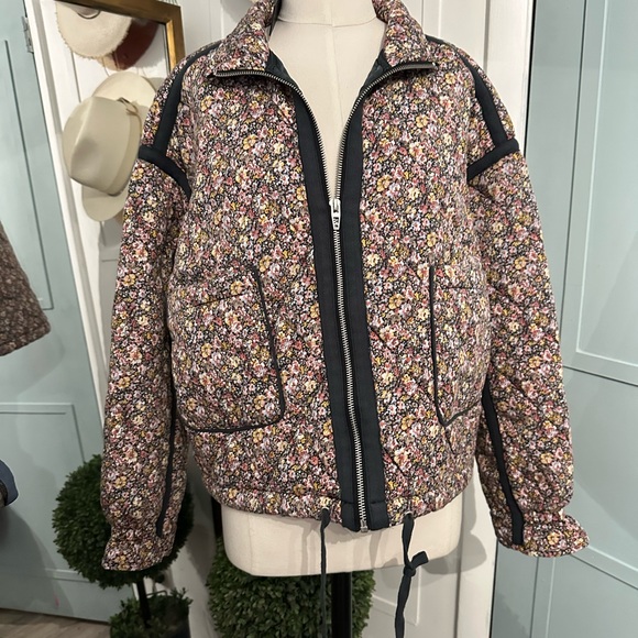 Blank NYC Quilted Floral Jacket Zipper Small NWT Crop Puffy Boxy Small - Picture 3 of 10